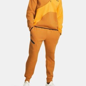 Under Armour Men's Unstoppable Fleece ½ Zip Top and Joggers.